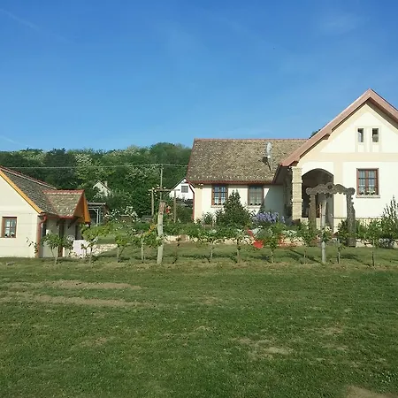 بيت ضيافة Decsi-hegyi Apartman *