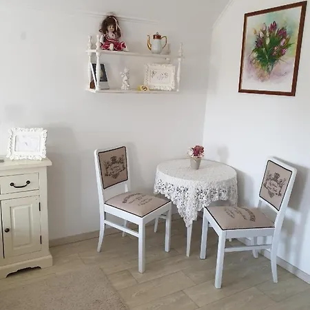 Decsi-hegyi Apartman بيت ضيافة *